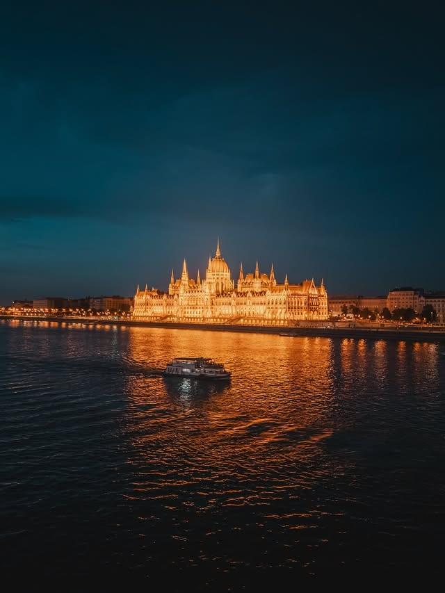 Blue hour on the Danube will forever be etched in my memory ✨